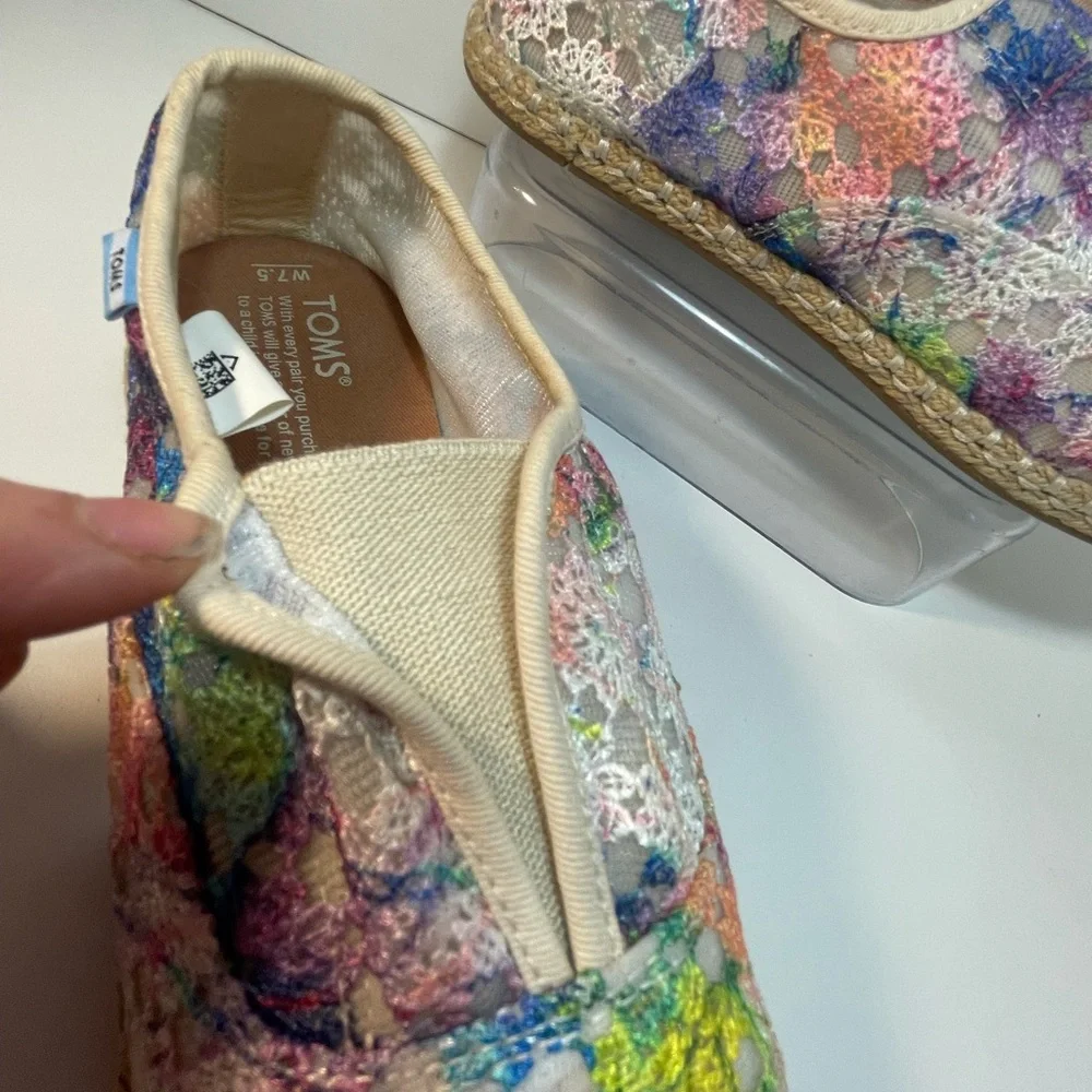 TOMS Palmera Multi Crochet Lace Rainbow Flats Womens Size 7.5 NWOT